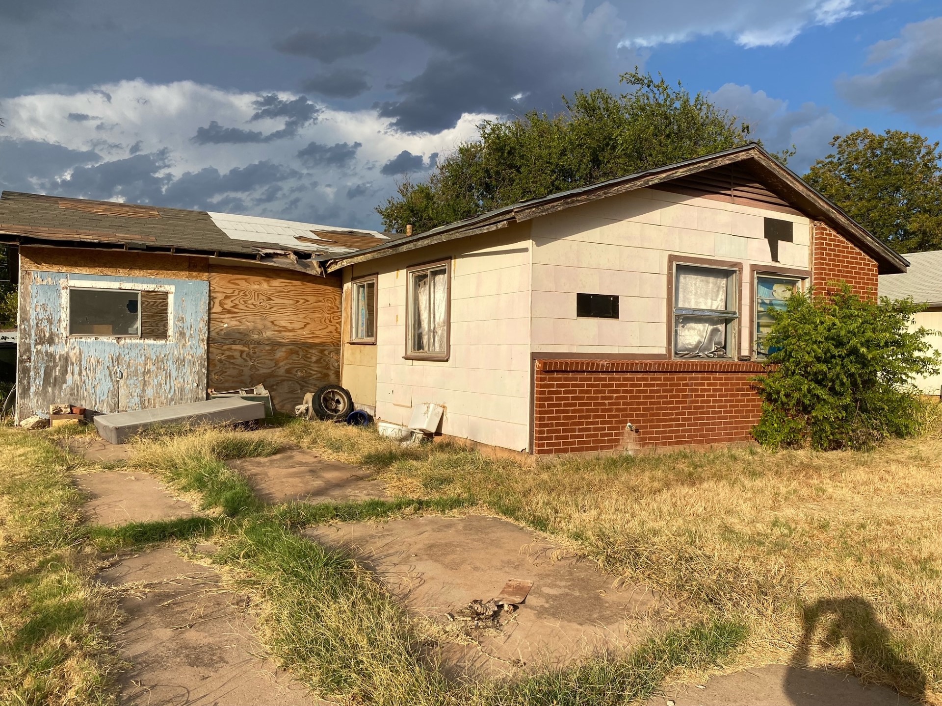 501 N Lincoln Avenue Electra TX 76360
