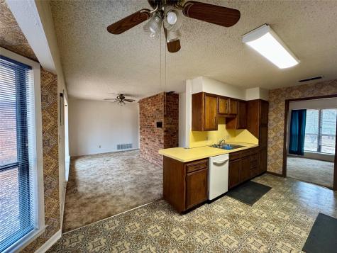 1304 W Wise Street Bowie TX 76230