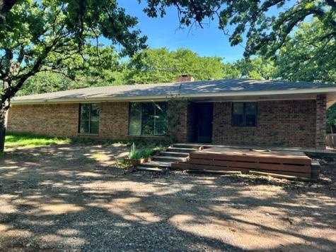 1304 W Wise Street Bowie TX 76230