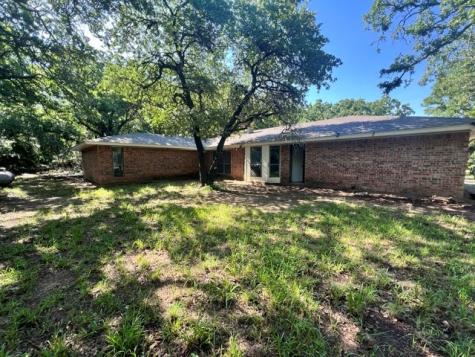 1304 W Wise Street Bowie TX 76230