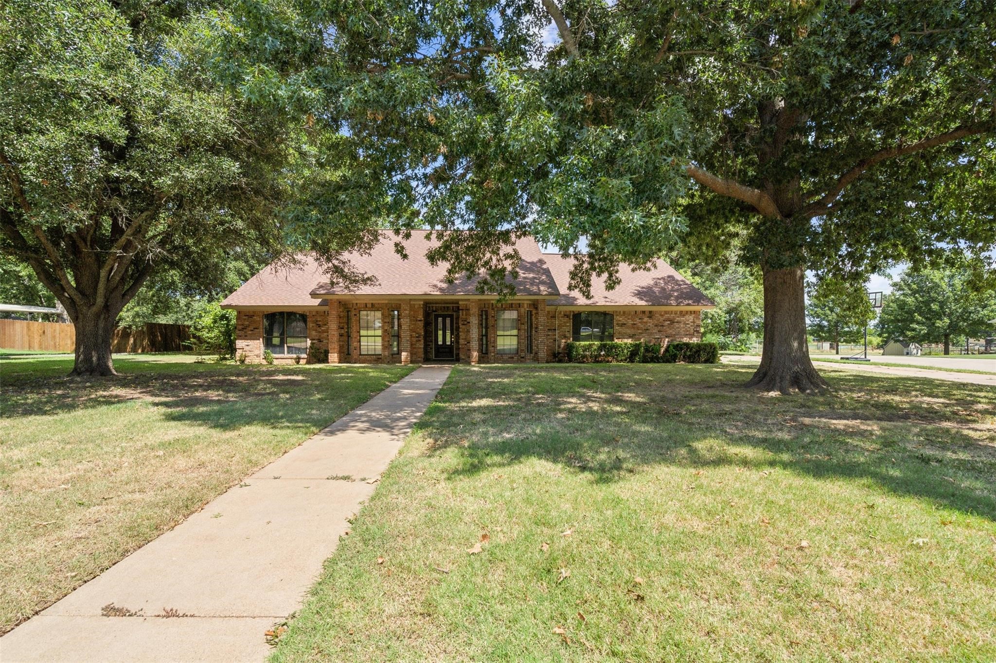 105 Tanglewood Stephenville TX 76401
