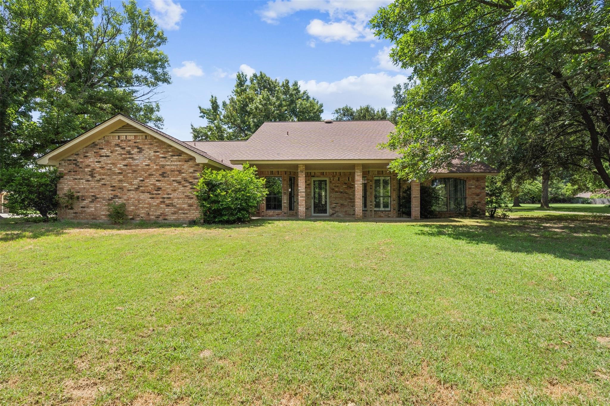105 Tanglewood Stephenville TX 76401