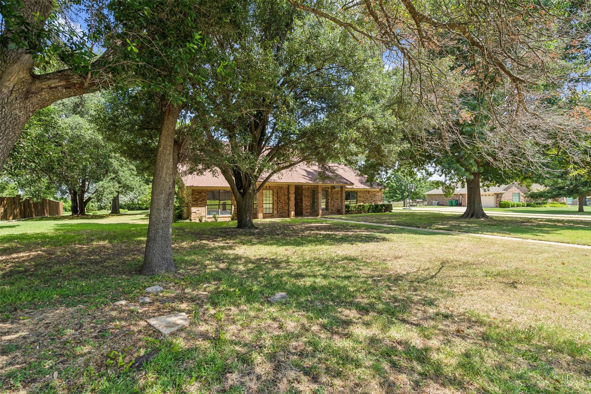 105 Tanglewood Stephenville TX 76401