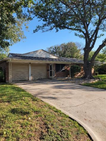 125 SE Gamble Street Burleson TX 76028