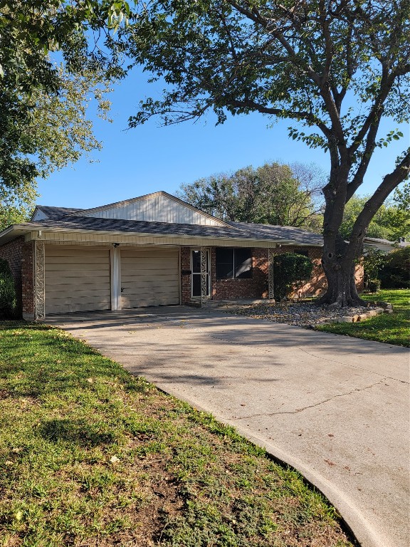 125 SE Gamble Street Burleson TX 76028
