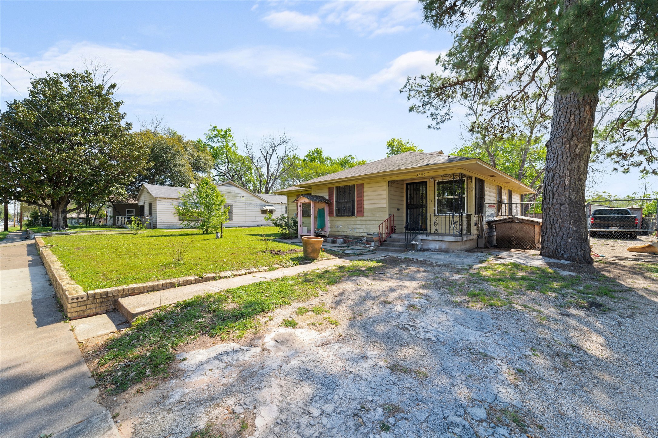 3830 Frank Street Dallas TX 75210