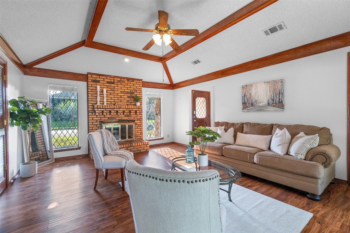 320 Kingsbridge Drive Garland TX 75040