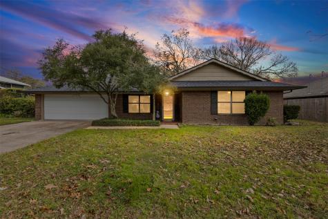 602 N Clay Street Ennis TX 75119