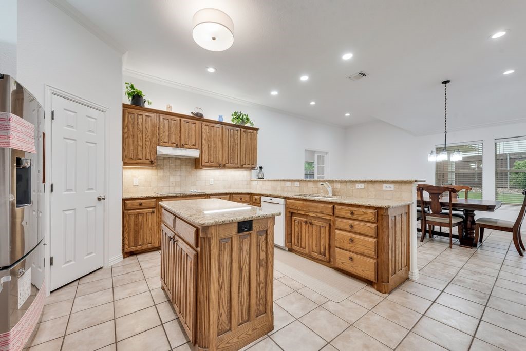 7057 Ridge Crest Drive North Richland Hills TX 76182