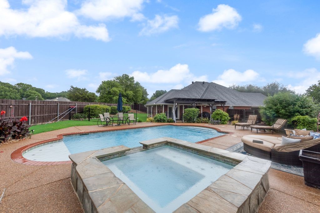 7057 Ridge Crest Drive North Richland Hills TX 76182