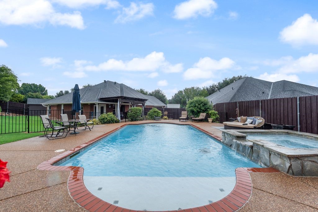 7057 Ridge Crest Drive North Richland Hills TX 76182
