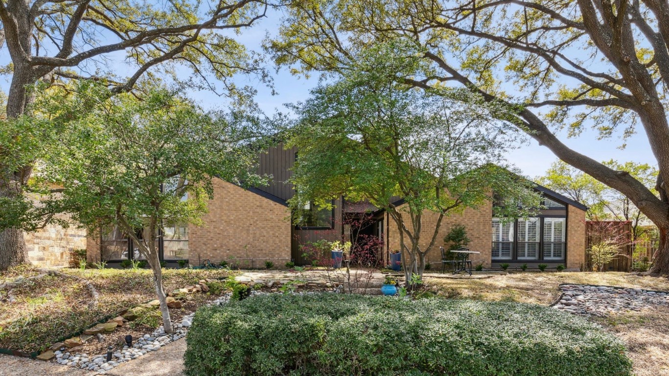 9218 Arbor Branch Drive Dallas TX 75243