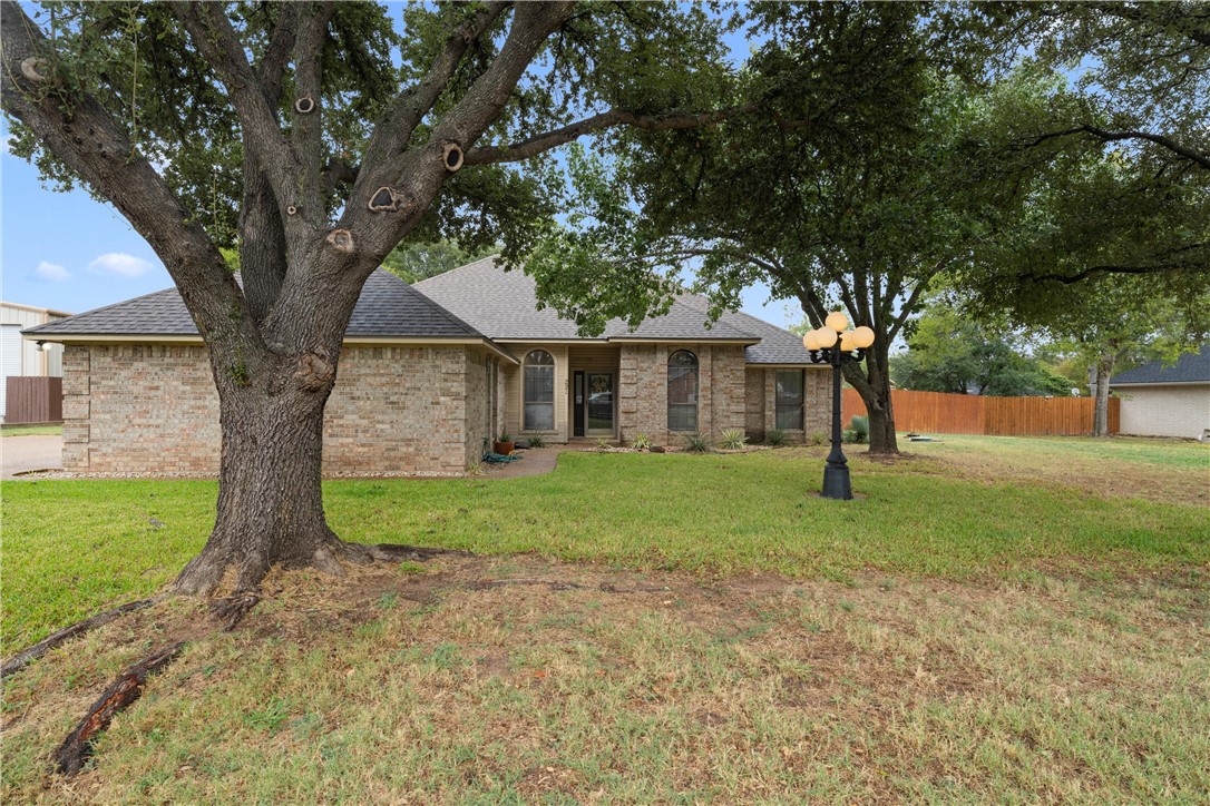 221 Lost Oaks Drive Waco TX 76705