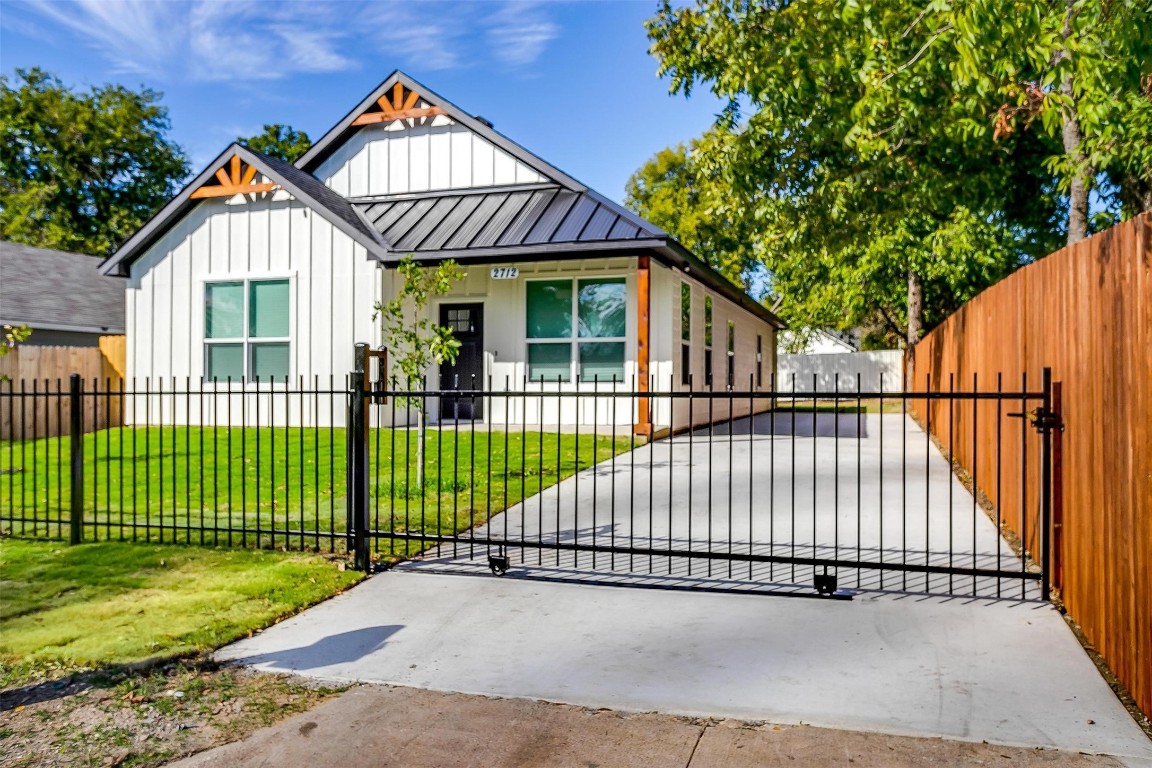 2712 S Grove Street Fort Worth TX 76104