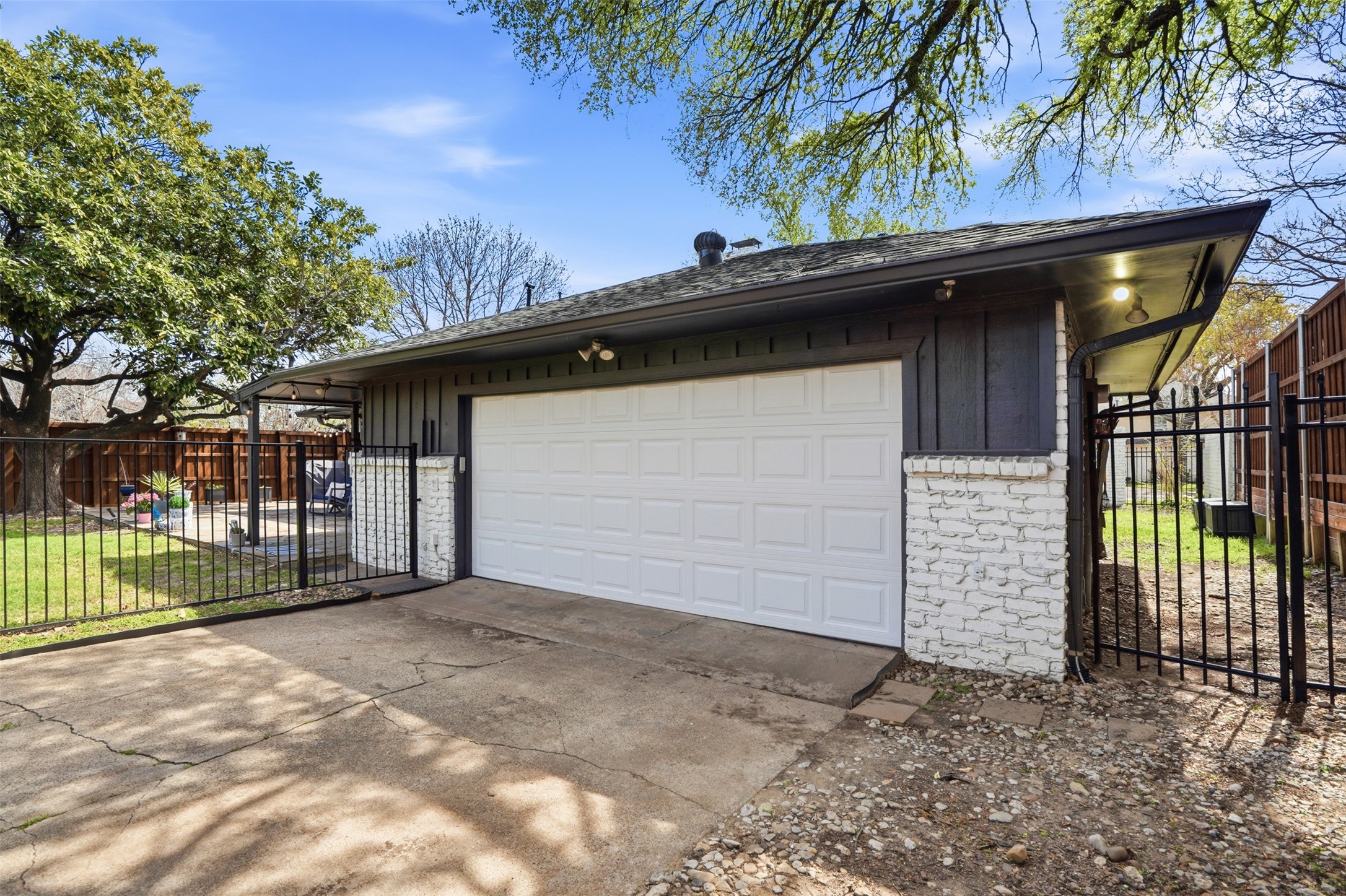 9683 Whitehurst Drive Dallas TX 75243