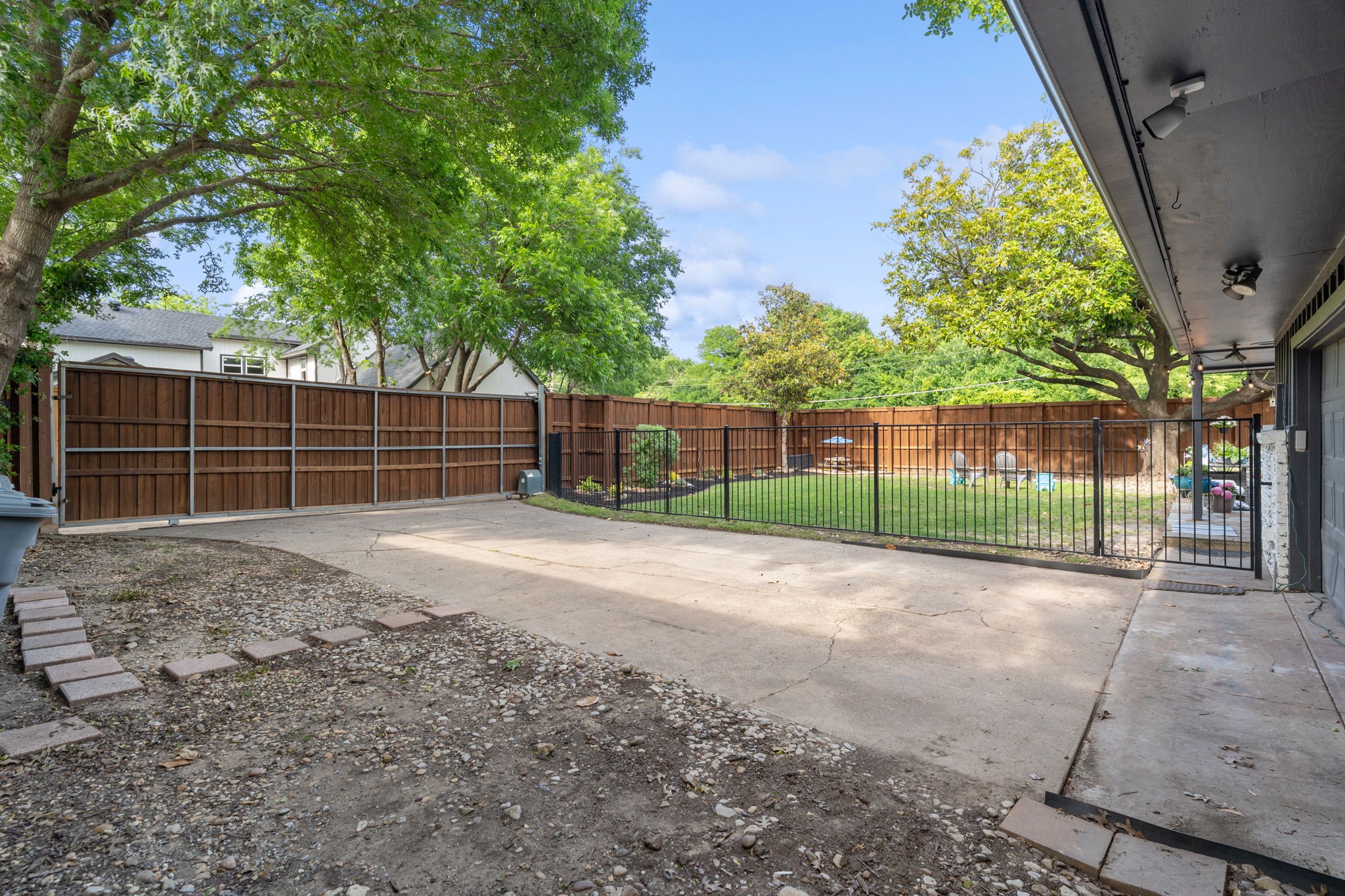 9683 Whitehurst Drive Dallas TX 75243