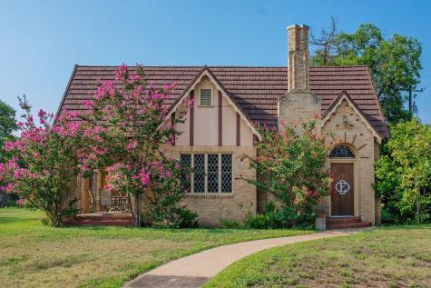 107 W 10th Street Brady TX 76825