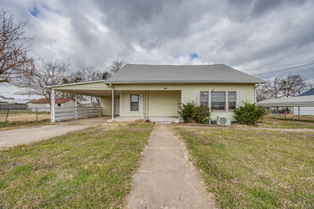 308 N Bois D Arc Street Savoy TX 75479