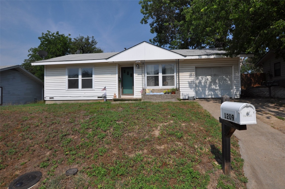 1209 Grace Street Weatherford TX 76086