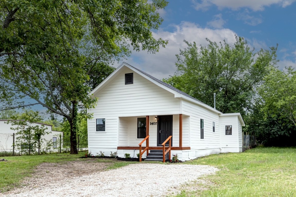 1407 N Kaufman Street Ennis TX 75119