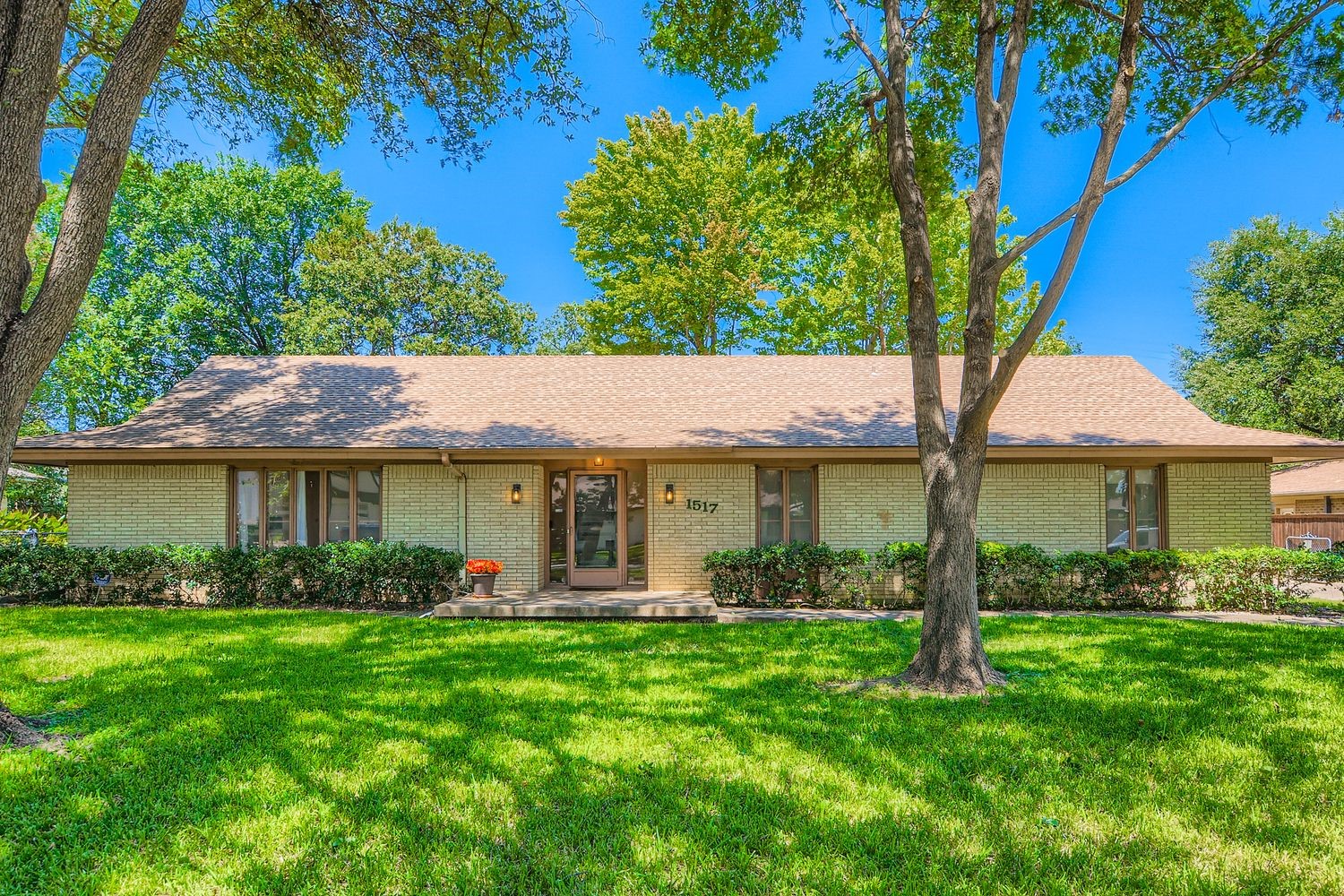 1517 Daywood Lane Irving TX 75061