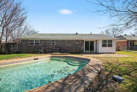 125 Roundtree Drive Crowley TX 76036