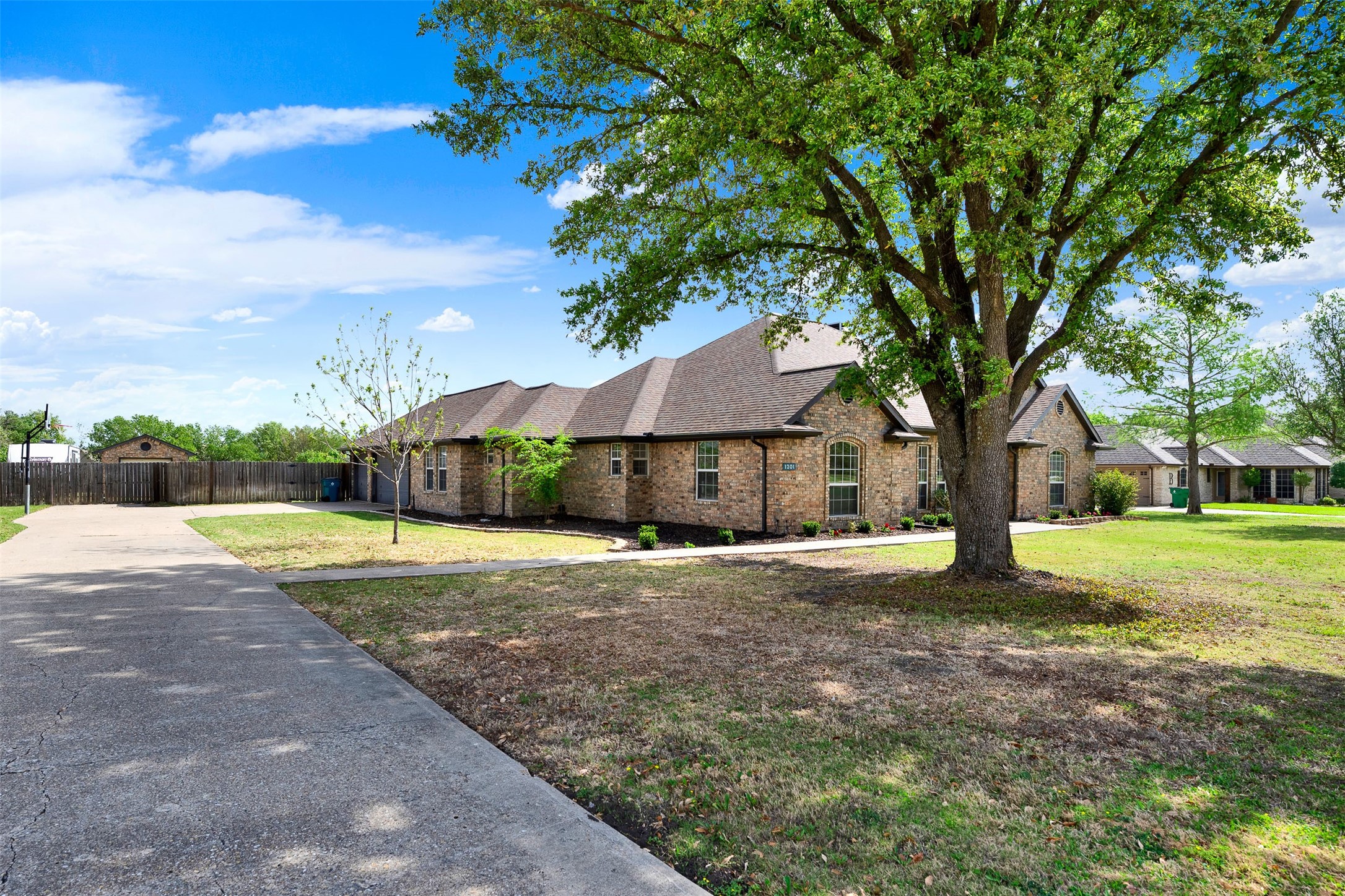 1201 E Oaklawn Drive Talty TX 75160