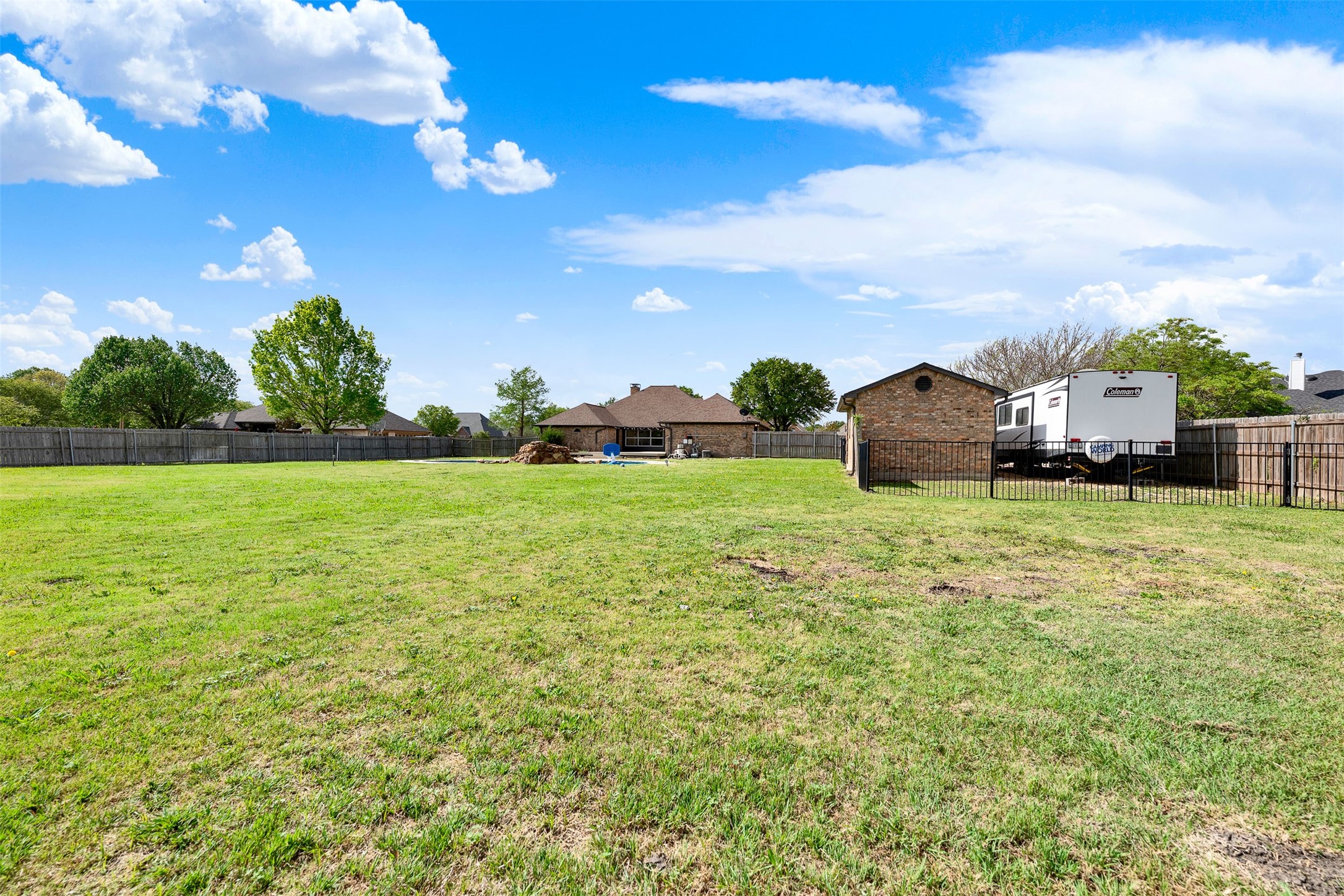 1201 E Oaklawn Drive Talty TX 75160