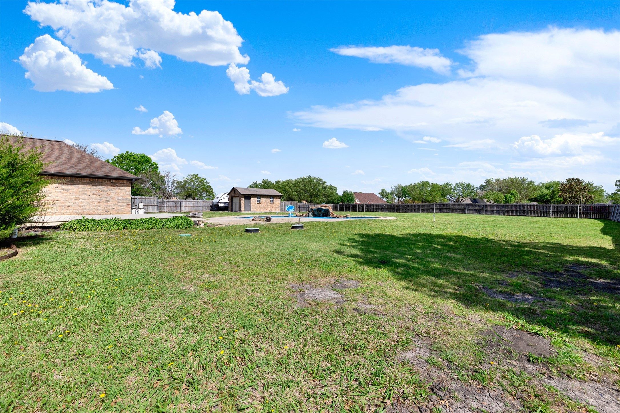 1201 E Oaklawn Drive Talty TX 75160