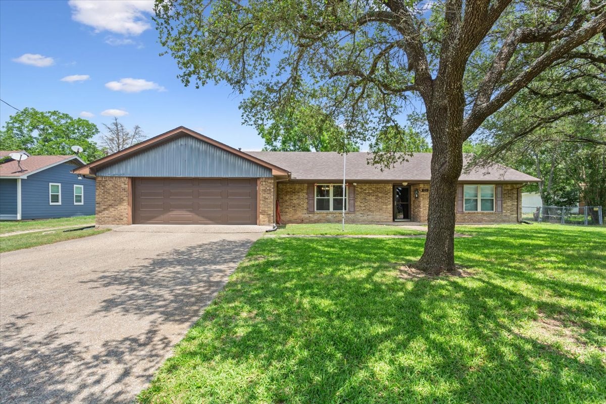 109 Hilltop Street Riesel TX 76682