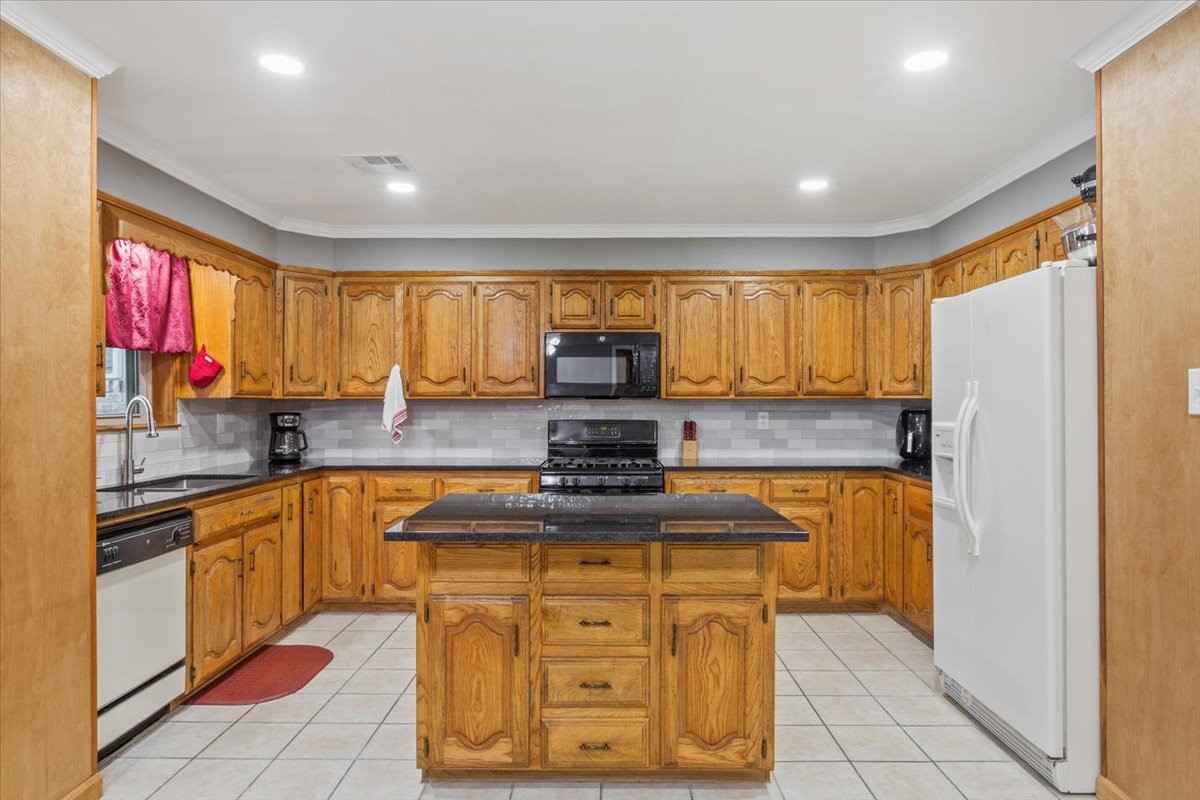 109 Hilltop Street Riesel TX 76682