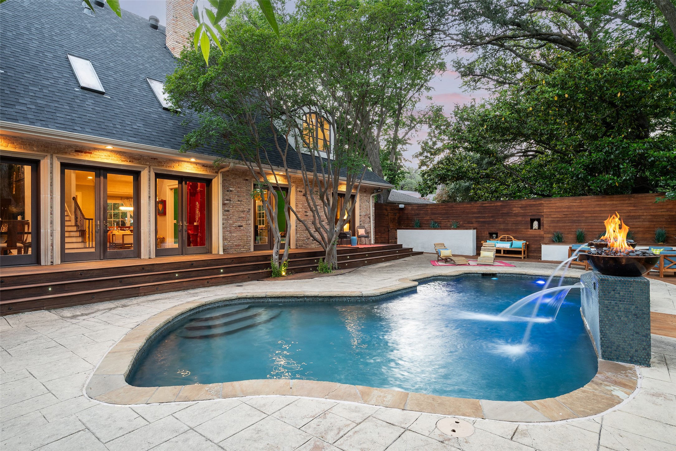 11484 Strait Lane Dallas TX 75229