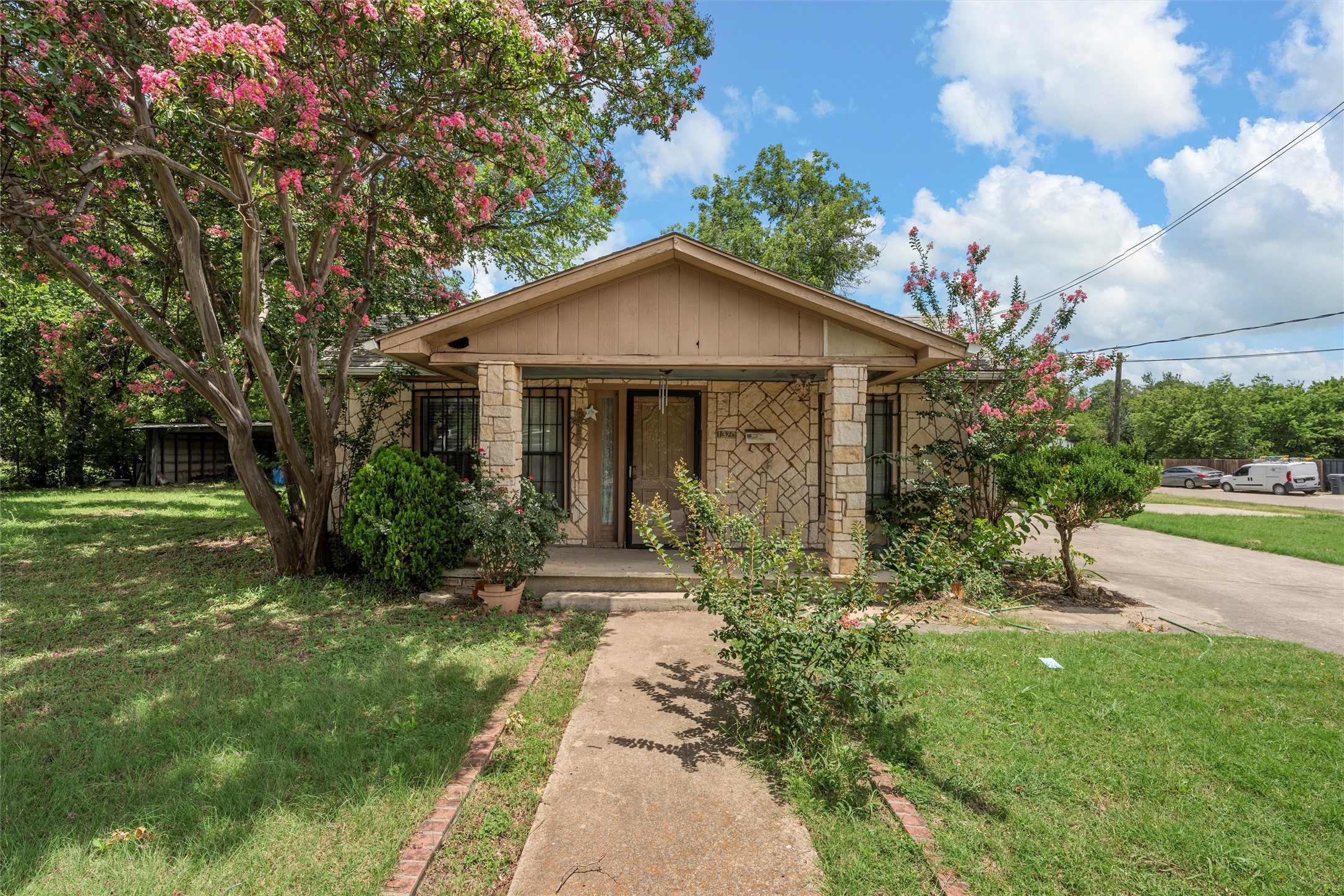 1320 S 26th Street Waco TX 76706