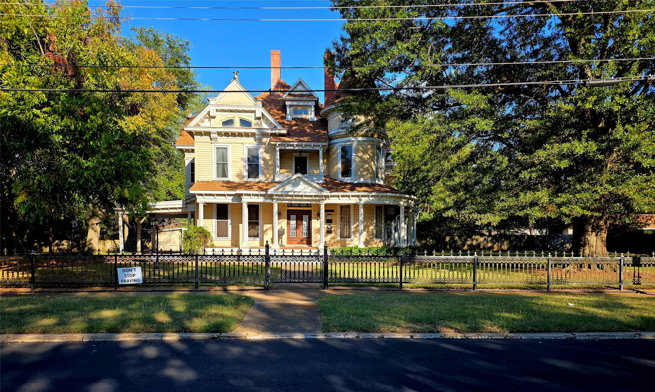 802 Fitzhugh Avenue Paris TX 75460