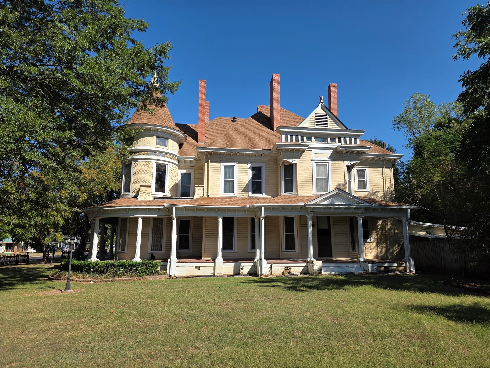 802 Fitzhugh Avenue Paris TX 75460