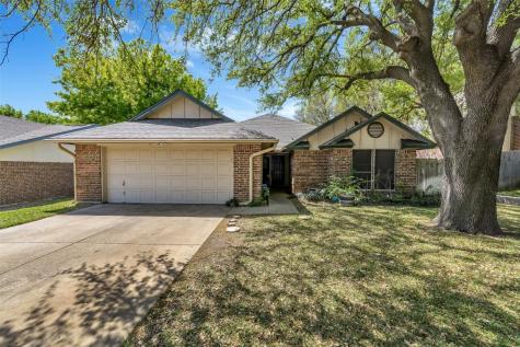 1013 Parkhill Avenue Saginaw TX 76179
