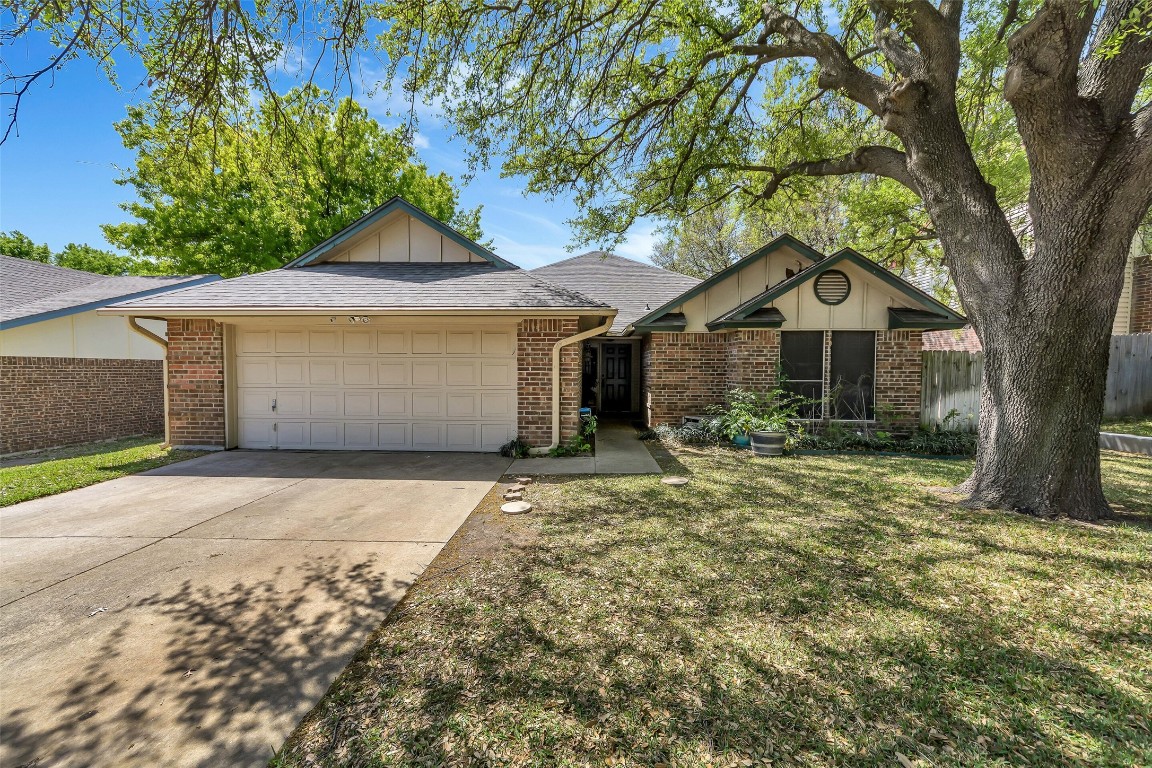 1013 Parkhill Avenue Saginaw TX 76179