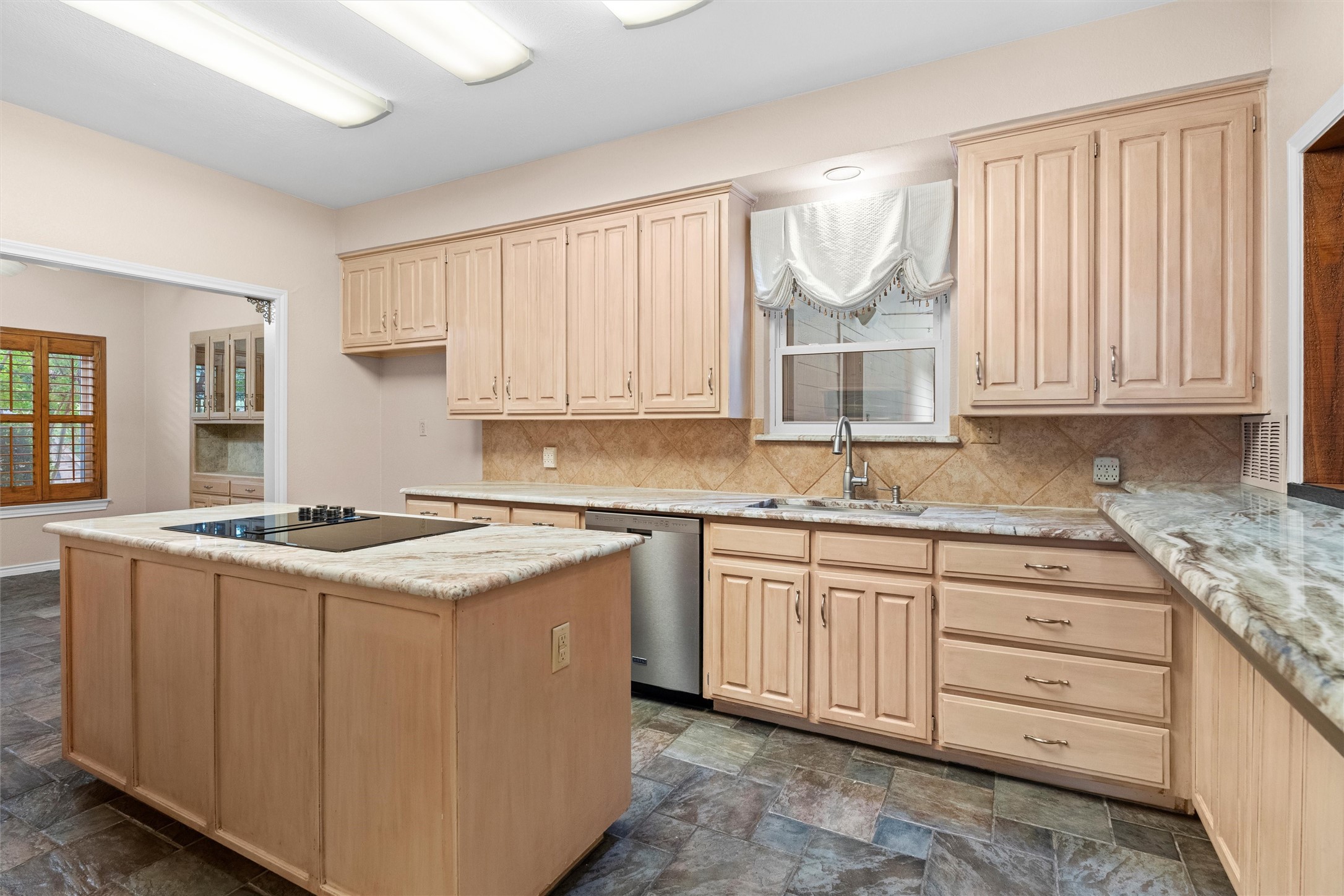 6512 Shorewood Drive Arlington TX 76016