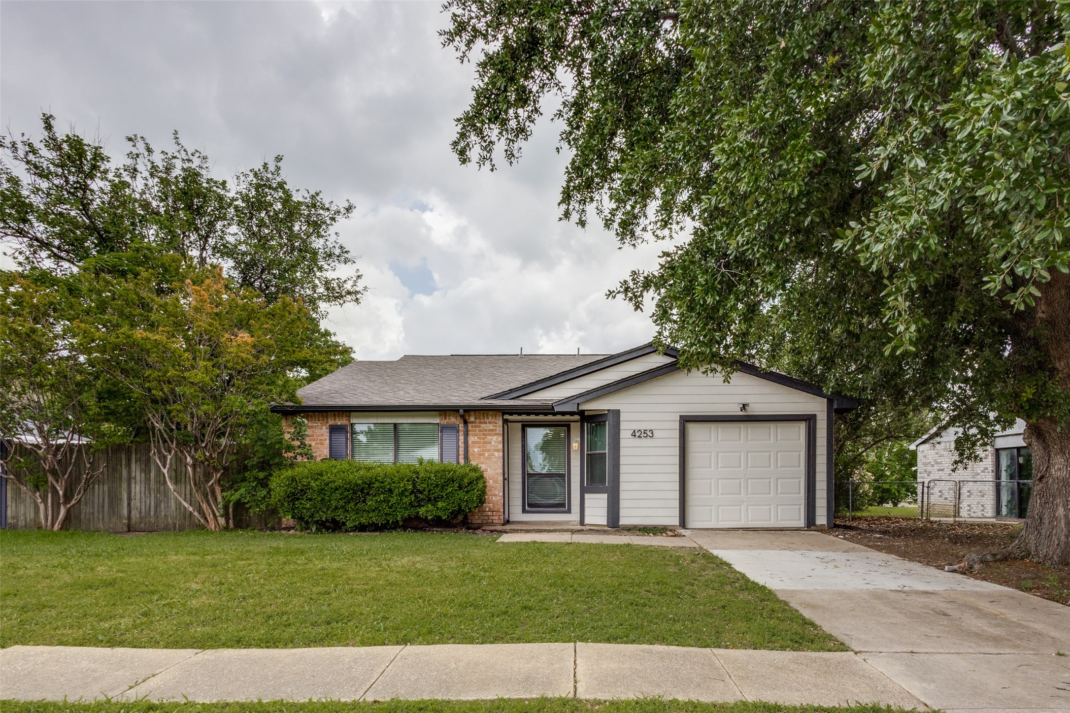 4253 Caldwell Avenue The Colony TX 75056