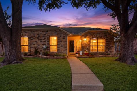 1917 Village Creek Drive Garland TX 75040