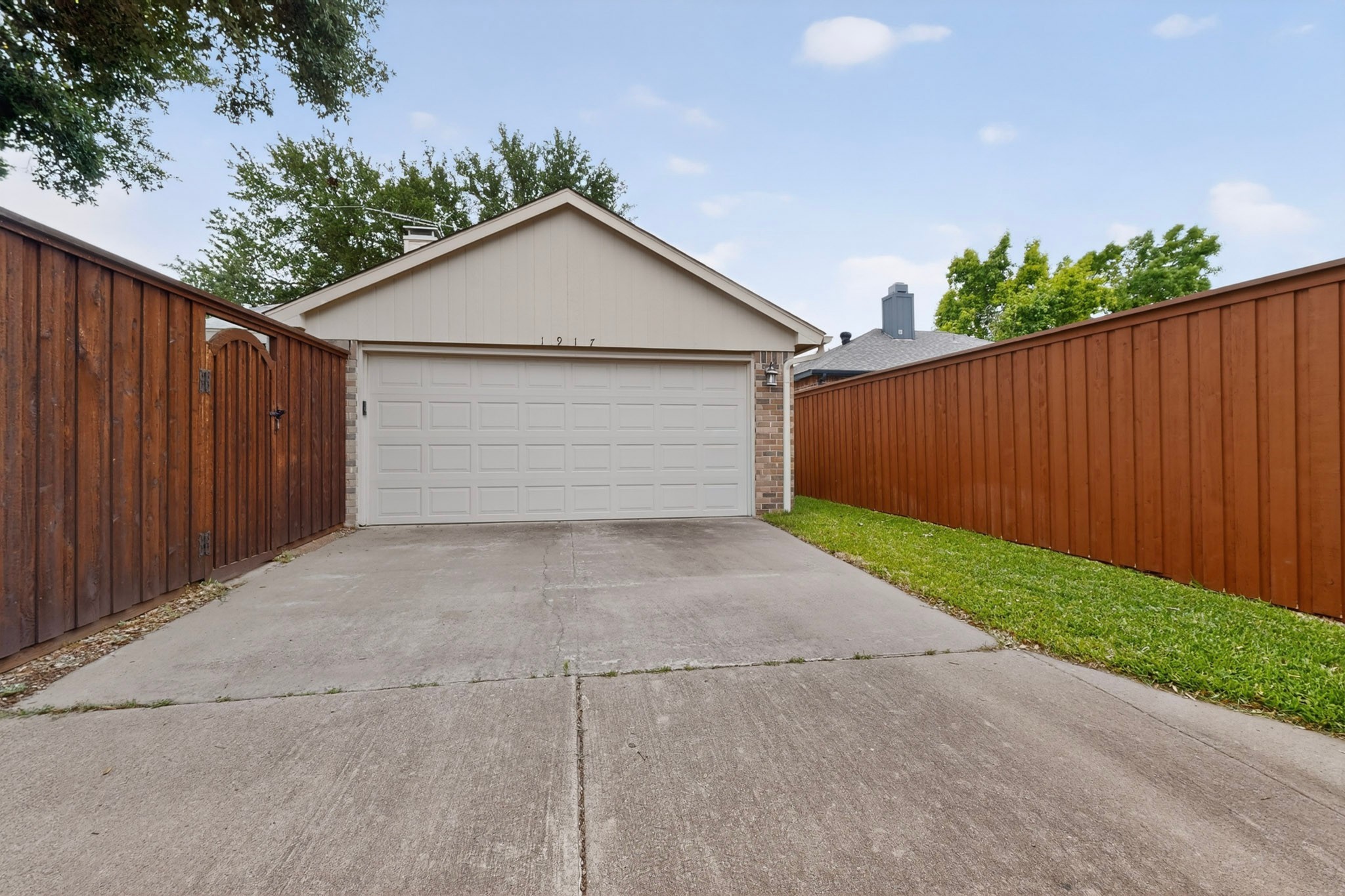 1917 Village Creek Drive Garland TX 75040