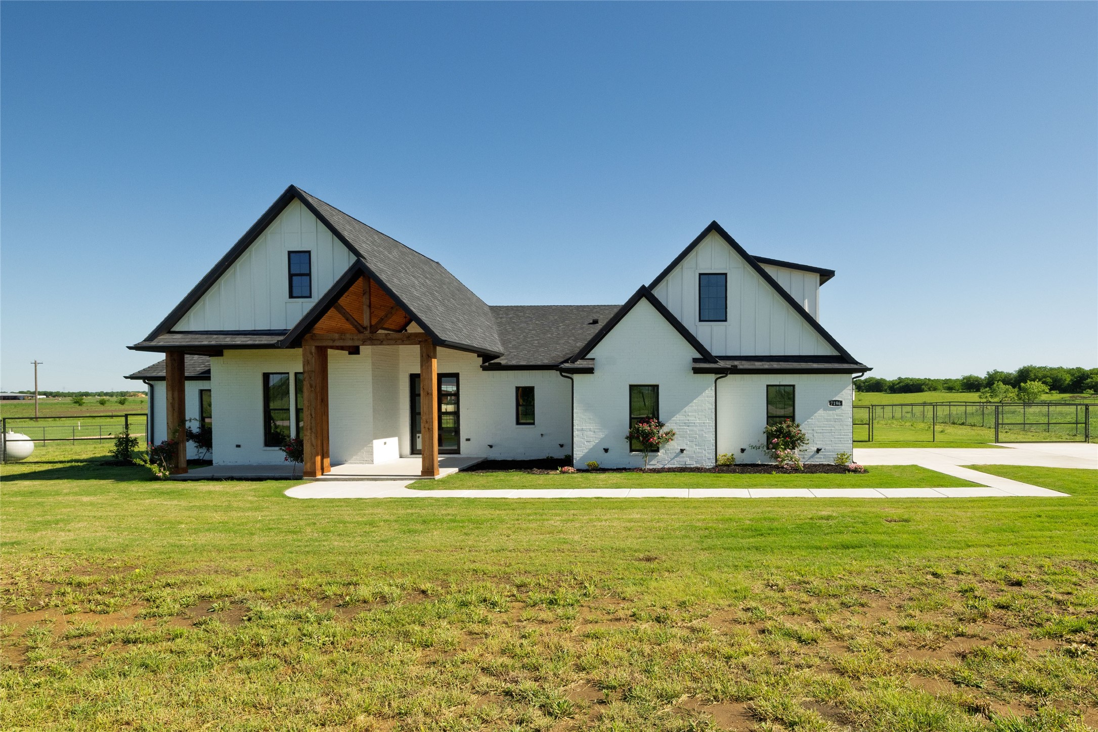 7196 Hawkeye Road Krum TX 76249