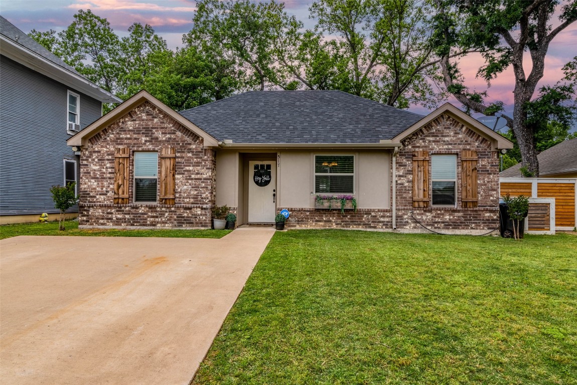 517 W Morgan Street Denison TX 75020