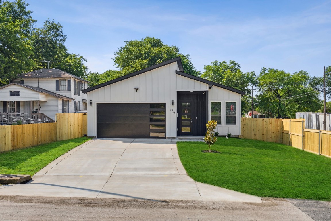 1702 Presidio Avenue Dallas TX 75216