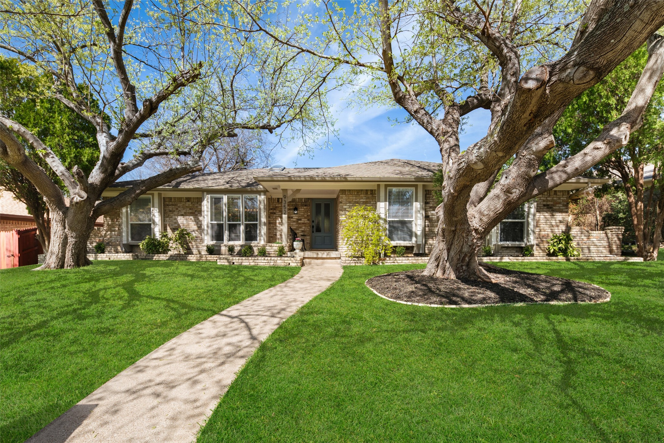 9352 Briarhurst Drive Dallas TX 75243