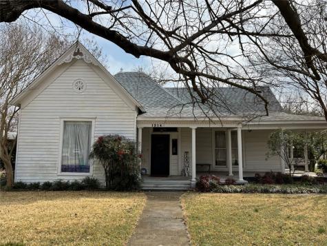 1314 S Lindsay Street Gainesville TX 76240
