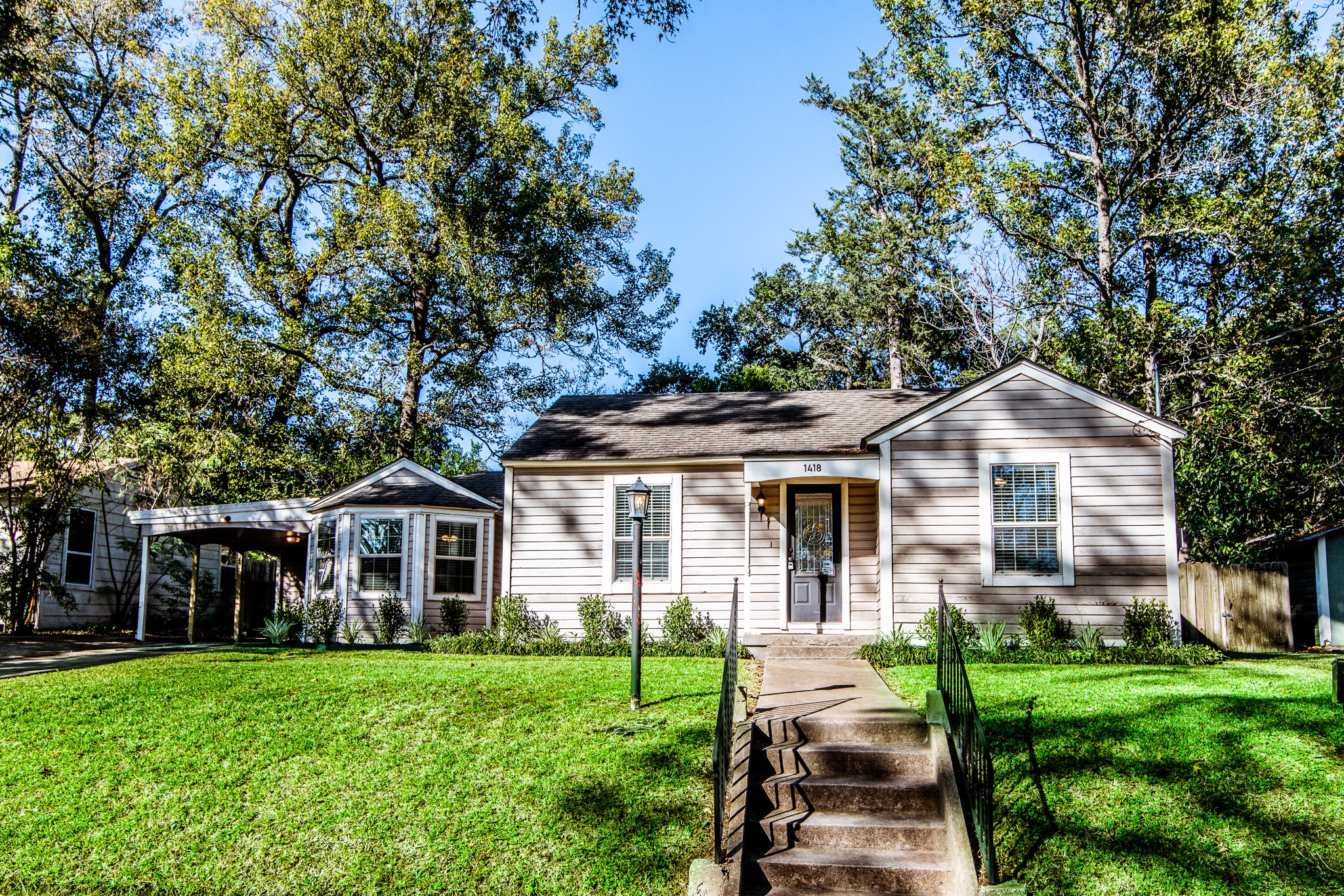 1418 21 1/2 Street Huntsville TX 77340