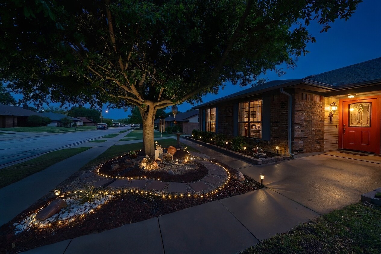 2304 Oakmont Drive Bedford TX 76022
