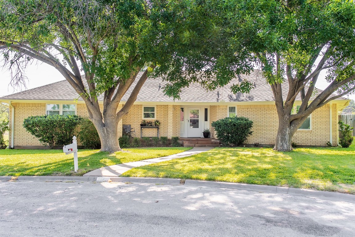 121 Parkview Drive Brady TX 76825