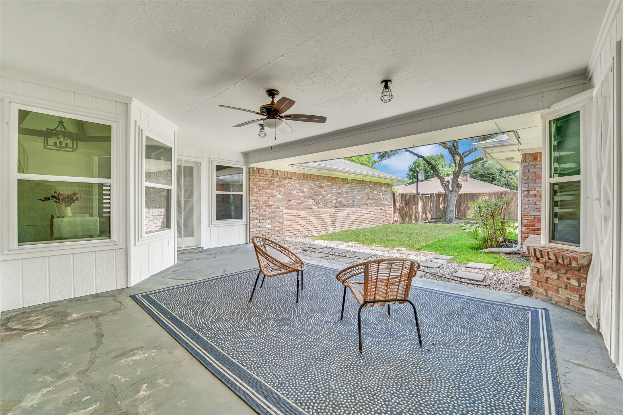2225 Ridgewood Carrollton TX 75006